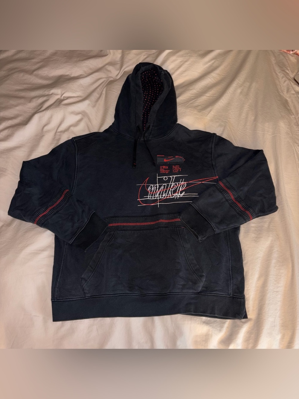 Y2K Nike Men’s Black, Red and White Hoodie size M